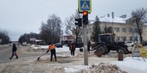 Продолжаются работы по очистке от снега и наледи улично-дорожной сети, дворовых территорий, парковочных пространств