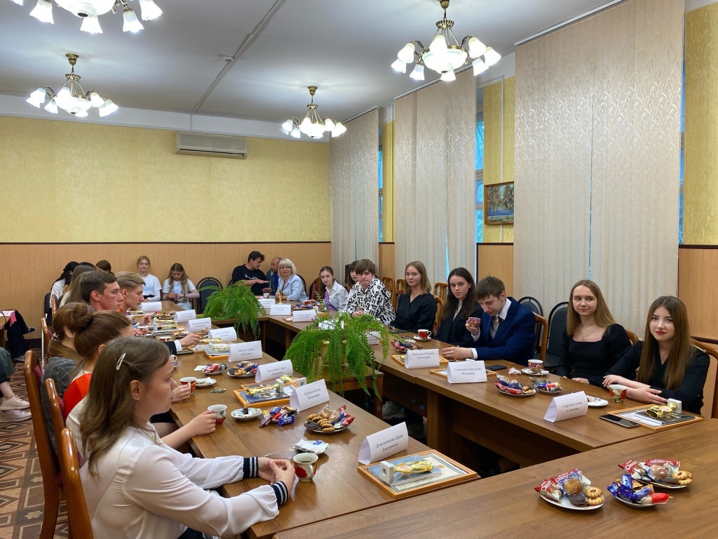 Церемония чествования медалистов и выпускников образовательных учреждений  Вичуги, претендующих на получение аттестата с отличием и медали «За особые  успехи в школе» | 03.07.2023 | Новости Вичуги - БезФормата