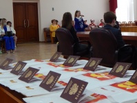 В администрации города прошла торжественная церемония вручения паспортов
