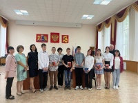 В администрации городского округа Вичуга состоялась торжественная церемония вручения паспортов юным вичужанам